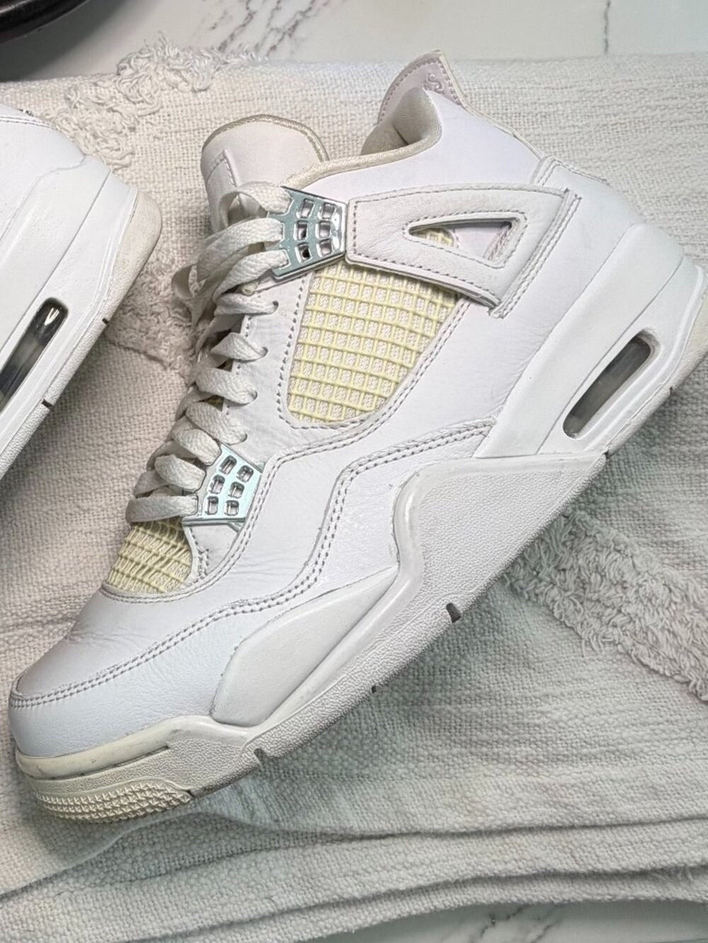 Nike Air Jordan 4 Retro "Pure Money" - style 308497-100
